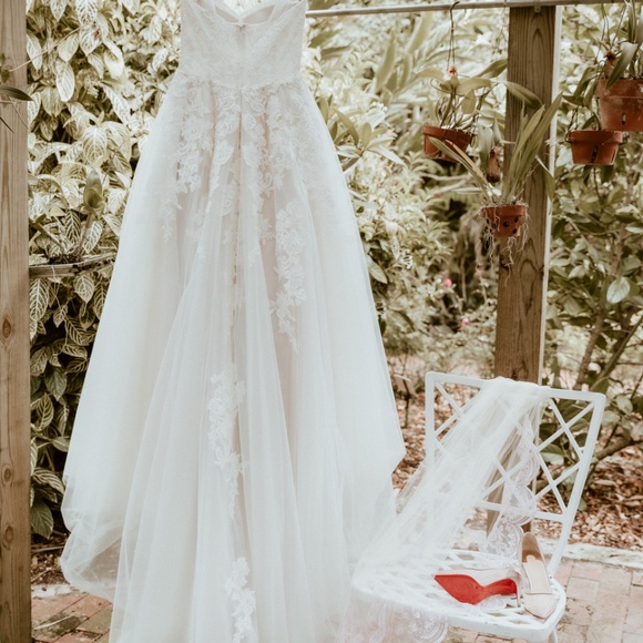 Wedding Dress - Picture 2 of 4